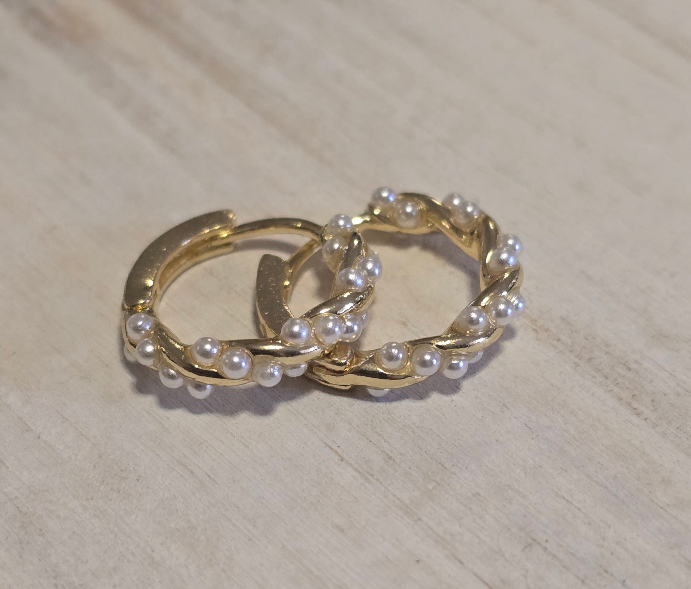 Small pearls hoops
